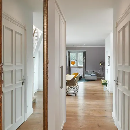 First Im First Sellin, Penthouse Paradies Am Apartman *